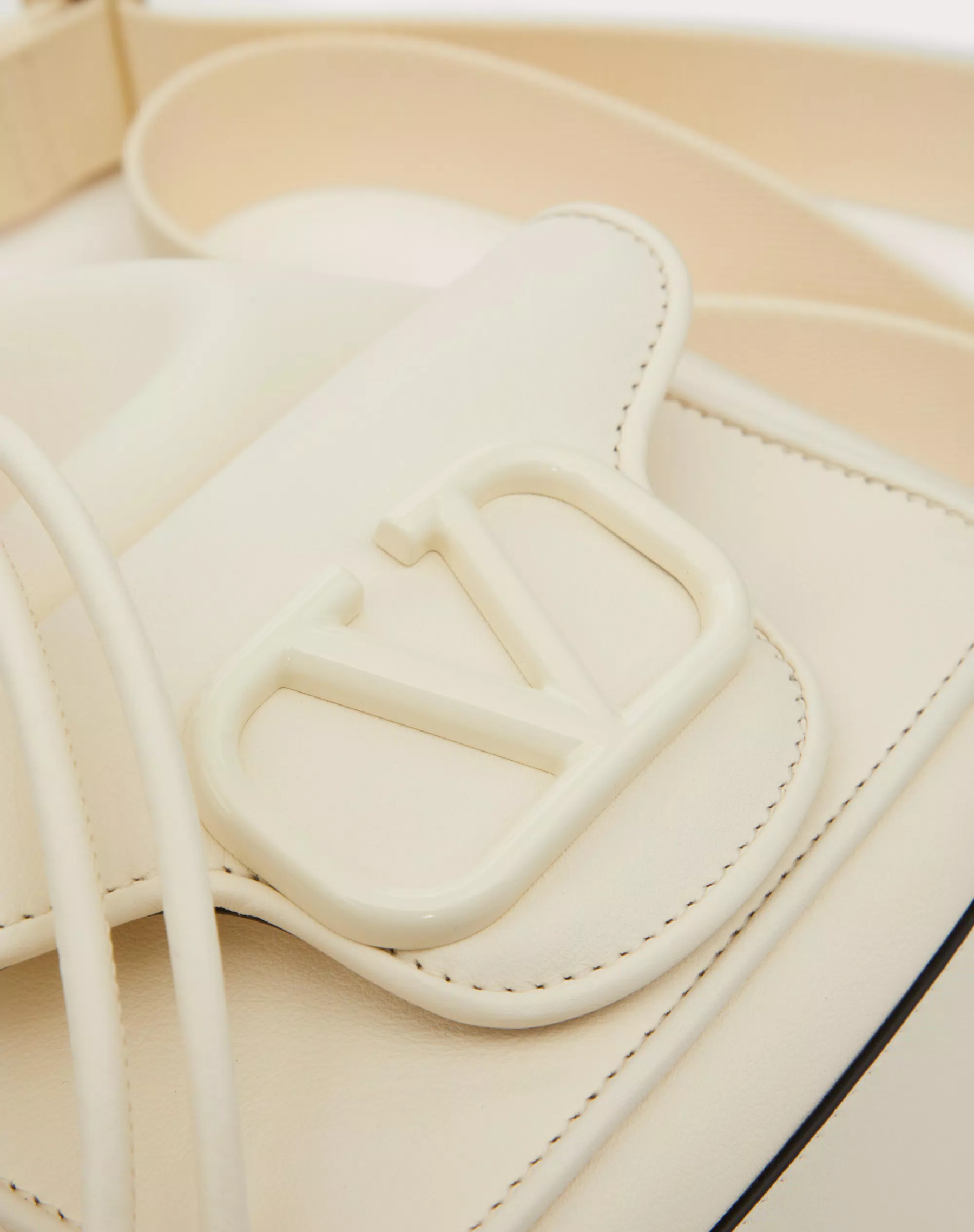 LOCÒ CALFSKIN BUCKET BAG